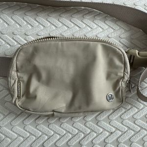 Lululemon Belt Bag 1L in trench
